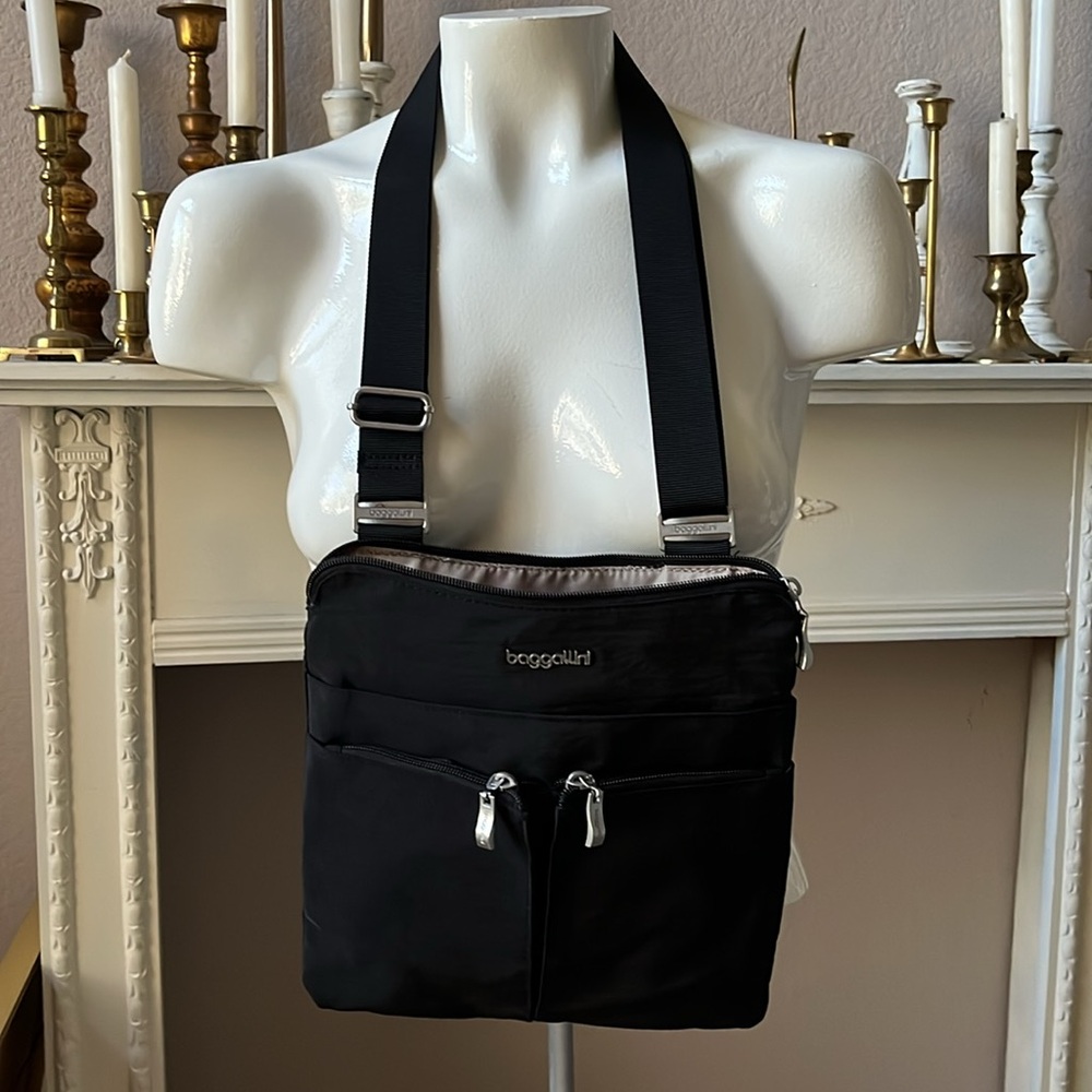Baggallini Black Nylon Cross body or shoulder bag